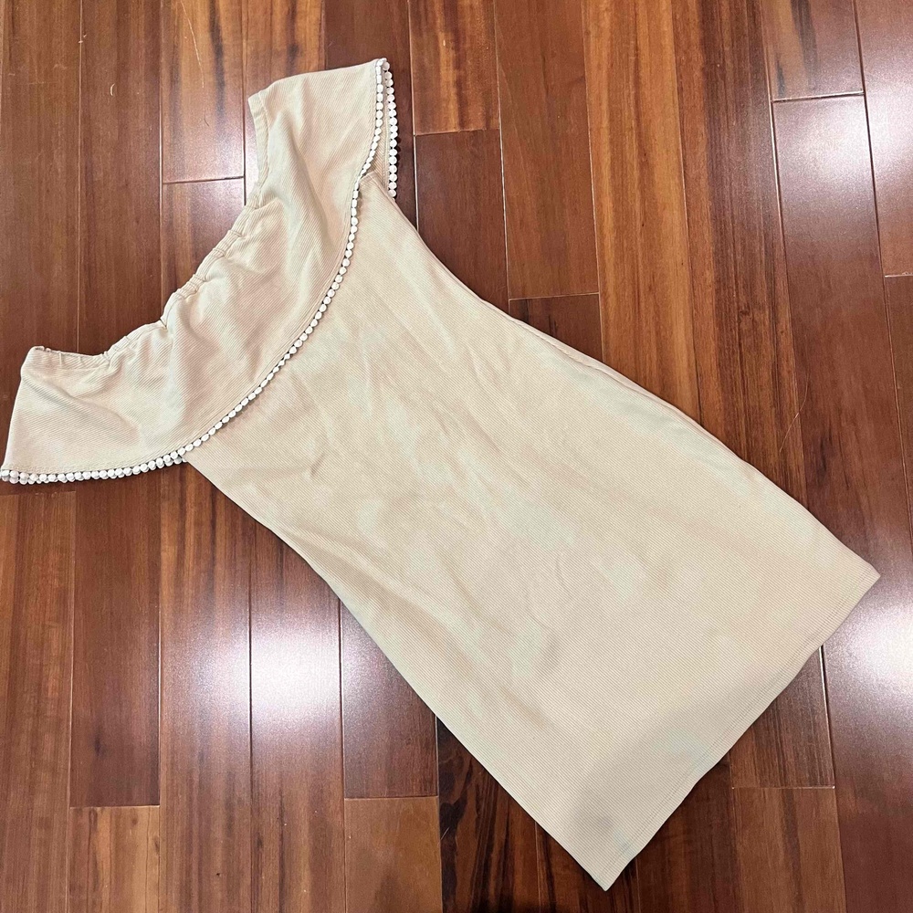 WAYF Beige Off Shoulder Dress Short Sleeve‎ Knee Length Trim Details Size Medium